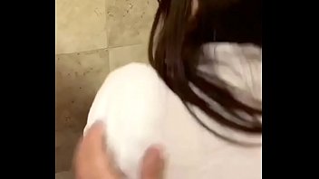 Video real sexo no banheiro público
