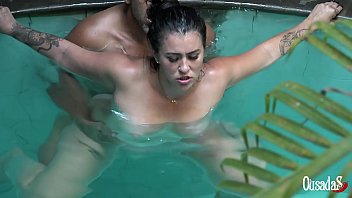 Bbb na piscina sexo