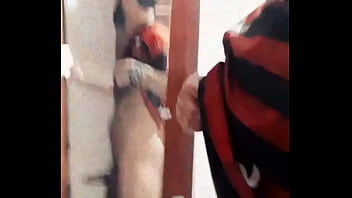 Garotos dotados fazendo sexo gay em campo aberto