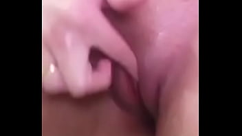 Sexo batendo uma siririca pra gostosa