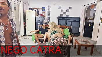 Vide de sexo loira com negoes surubs