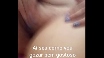 Sexo batendo na cara da esposa puta