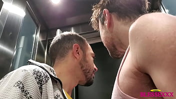 Sexo gay elevador xvideos