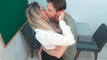 Sexo professor velho pega novinha