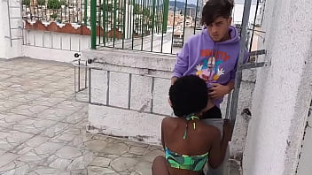 Sexo morena asiatica no terraço