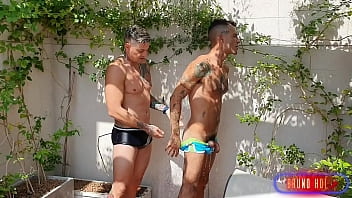 Sexo gay brasileiros na piscina