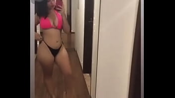 Sexo porno baixinha bunduda gostosa dando