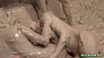 Sexo na lama mijada