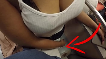 Video de sexo amador encochando no metrô