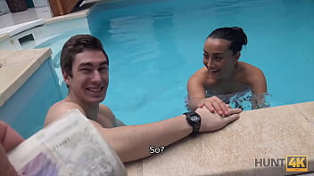 Sexo gostso com namirada na piscina