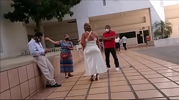 Foto da noiva simulando sexo oral no casamento