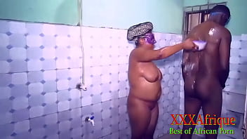 Sexo no banheiro com loira cunhado