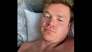 Fazendo sexo com amigo enquanto ele dorme