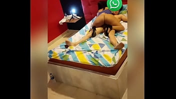 Vizinha morena convidou o vizinhopara fazer sexo