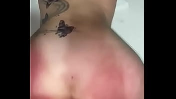 Gif de mulher apanhando na cama durante sexo