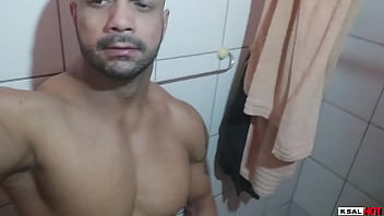 Sexo gay coroa pauzudo dando um trato no novinho