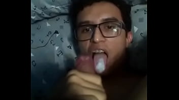 Videos de sexo gay gozando na propia boca