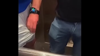 Xvideos gays sexo no elevador