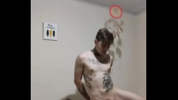 Mulher casada brasileira fazendo sexo no chuveiro
