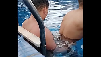 Videos brasileiros de sexo gay anal na piscina