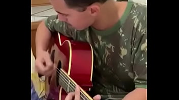 Xxx sexo com minha guitarra gay