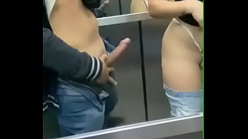 Novinha no elevador sexo