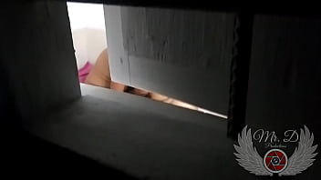 Vizinha fazendo sexo na janela do prédio