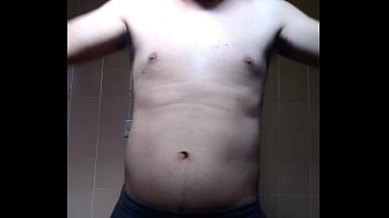 Fotos de homem sem camisa no banheiro sex