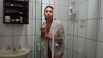 Sexo casada lavando banheiro