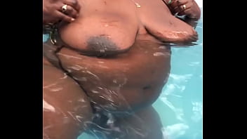 Sexo na piscina foa foda