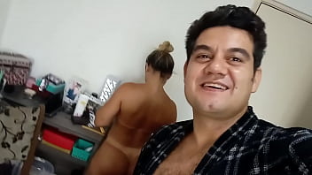 Casal namorados novo fazendo sexo