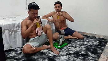 Sexo gay com 4 novinhos