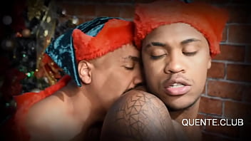 Sexo entre meninos gays lindos e novinhos de 18