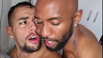 Pensou que amigo era gay sex video