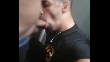 Chupei meu amigo hetero sexo gay