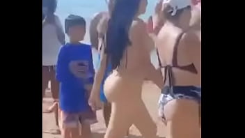 Mulheres nua trasando na praia sexo