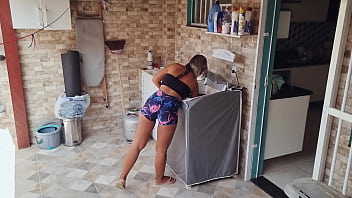 Depois da aula rolou sexo entre ela e mais dois