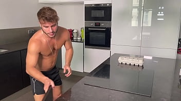 Sexo gay cozinha mennetw