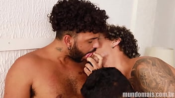 Sexo gay entre homens bem velhinho troca troca