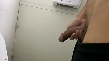 Sexo penis mole no banheiro