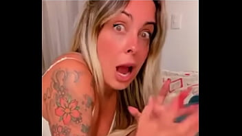 Bela mulher no sexo com virgem