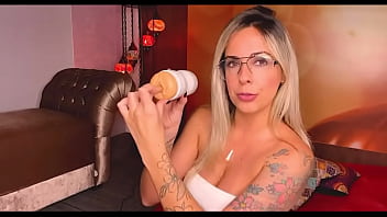 Coroa buceta tatuada sexo