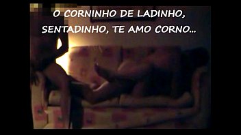 Video de sexo caseiros amador com corno filmando e narrando