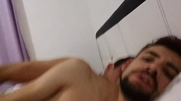 Sexo gay gemendo na cama