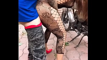 Adesivo malhando andando de moto fazendo sexo