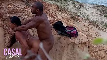 Casal com tesao cenas de amor e sexo na praia