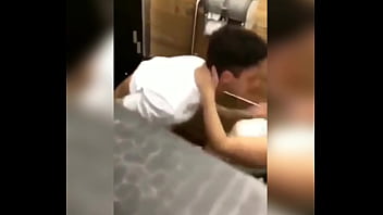 Sexo no banheiro de balada