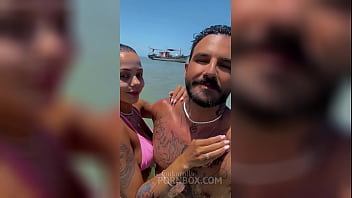 Cão t fazendo sexo na praia grande