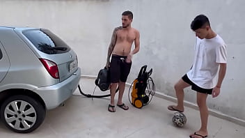 Porno gay 3 primos dormem na casa da vo