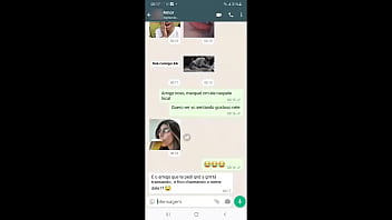 Mae conversando na whatsapp com a filha sobre sexo
